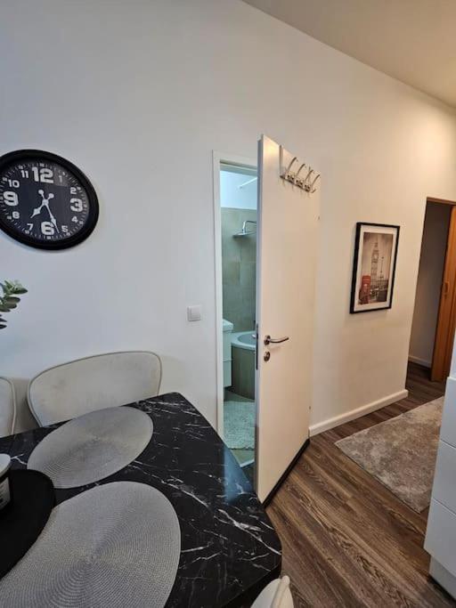 Affordable Suite In Vienna'S Hotpoint מראה חיצוני תמונה