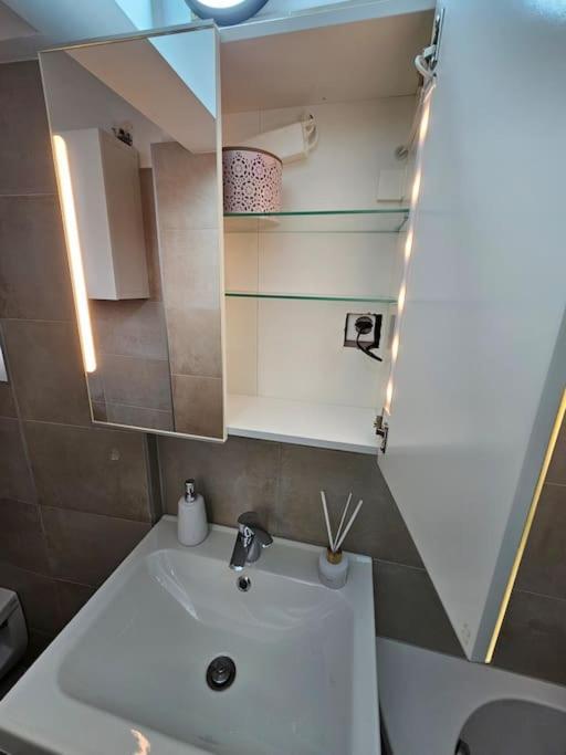 Affordable Suite In Vienna'S Hotpoint מראה חיצוני תמונה