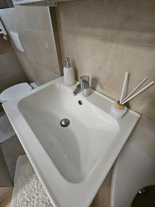 Affordable Suite In Vienna'S Hotpoint מראה חיצוני תמונה